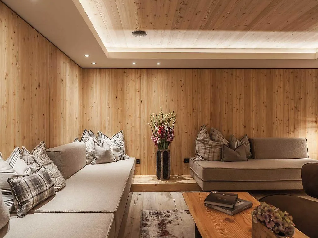 Gradiva Apartments 이스크글